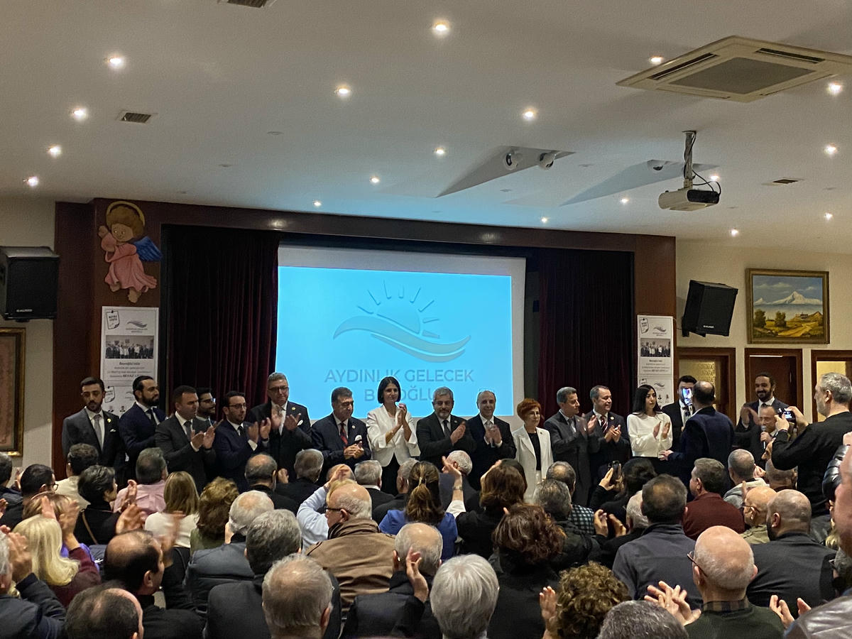 Aydınlık Gelecek Beyoğlu grubu seçmenlerle buluştu